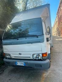 nissan cabstar con pedana
