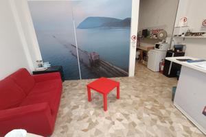 Negozio ampia visibilità in Ancona