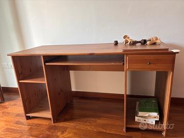 Scrivania in legno