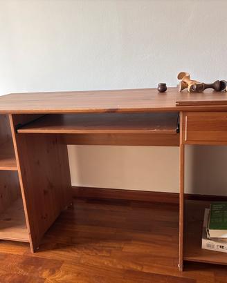 Scrivania in legno