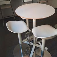 Tavoli e sgabelli