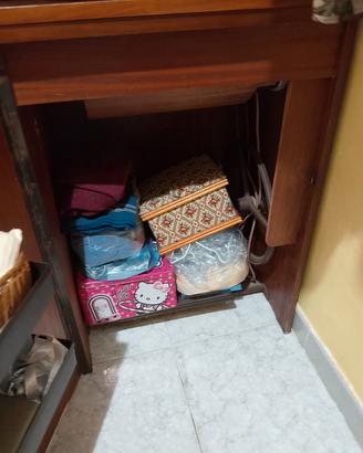 Mobile macchina da cucire vintage in legno – Proge