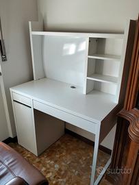 scrivania Ikea MICKE