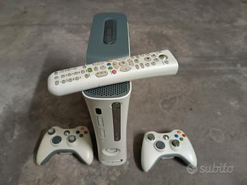 Xbox 360 con molti accessori 