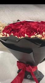 fiori rossi fatti a mano
