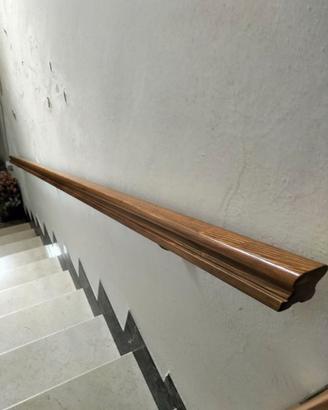 Corrimano in legno massello