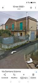 Villetta singola con giardino/posto auto