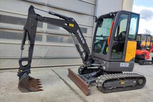 Miniescavatore cingolato usato VOLVO ECR25D