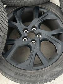 Cerchi Toyota c-hr con gomme da neve