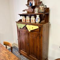 Credenza d'antiquariato in legno di abete