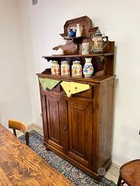 Credenza d'antiquariato in legno di abete