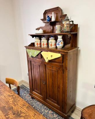 Credenza d'antiquariato in legno di abete
