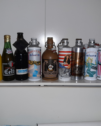 Collezione bottiglie birra piene