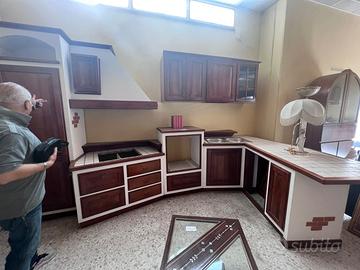 Cucina nuova con penisola