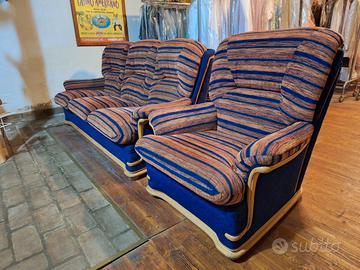 Divano + Poltrona in tessuto – Struttura in legno