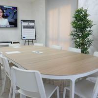 Coworking ufficio postazioni sala riunioni