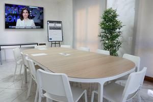 Coworking ufficio postazioni sala riunioni