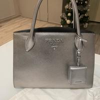 Prada borsa saffiano argento