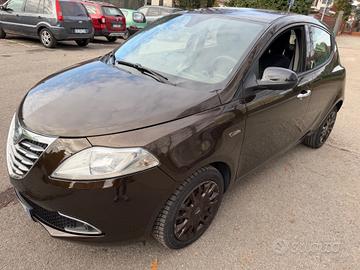 Lancia Ypsilon 1.2 69 CV Unyca