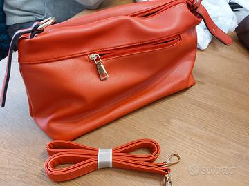 borsetta rossa similpelle