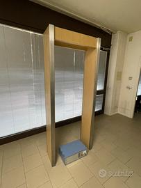 Metal detector stile aeroporto