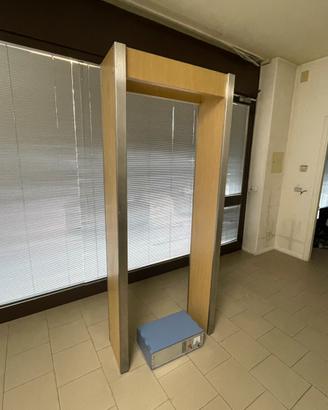 Metal detector stile aeroporto