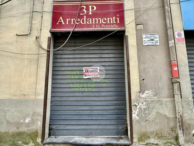 NEGOZIO A NAPOLI