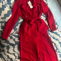 Completo rosso pantaloni a palazzo giacca marinaio