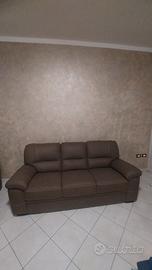 1 divano 2posti 1altro di 3posti