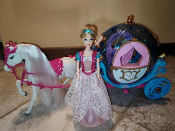 Principessa tipo Barbie con carrozza e cavallo 