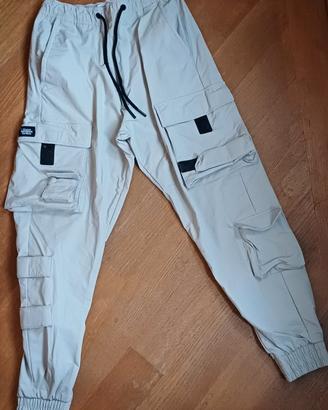 Pantaloni cargo grigi multitasche Bershka