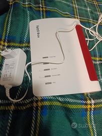 Modem router AVM FRITZ! Box 7590. 