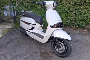 BENELLI/KEEWAY SCOOTER SIXTIES 300cc MOT. PIAGGIO