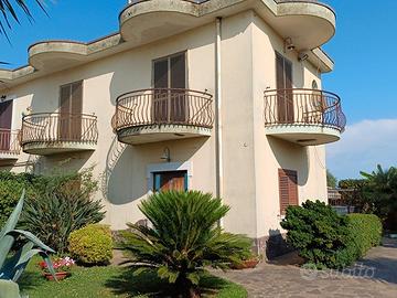 4 vani semindipendente mq 140 con giardino