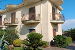 4 vani semindipendente mq 140 con giardino