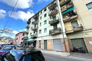 2 LOCALI A GENOVA