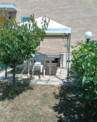 Davanti al mare con giardino privato