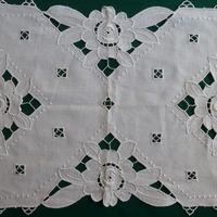 Set 7 centri in lino ricamati a mano