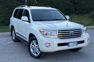 Toyota Land Cruiser 200 4.5 V8 7 Posti