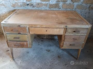 Scrivania vintage da sistemare