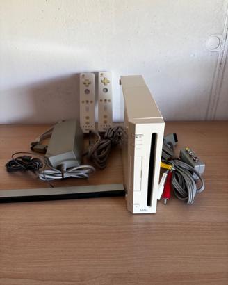 Nintendo Wii bianca con 2 telecomandi e Wii Sports