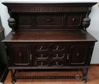 Antica credenza inglese in rovere