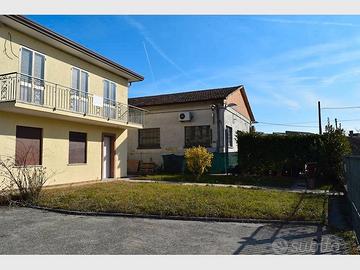 Villa con capannone