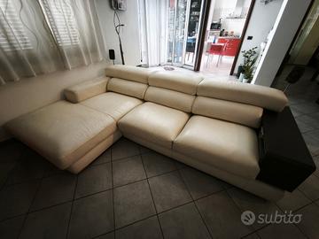 Divano angolare in pelle bianca 