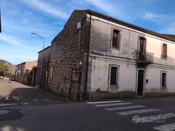 Casa indipendente con giardino