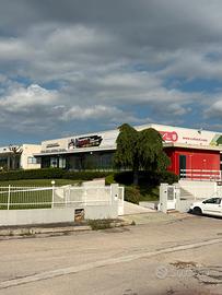 Locale Commerciale fronte strada - alta visi
