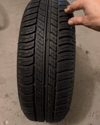 Pneumatico Michelin 175/65/14 e cerchio nuovi