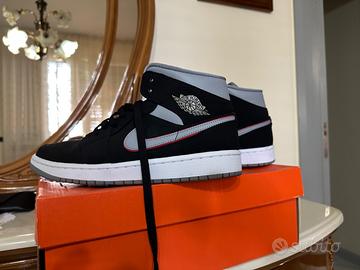 Nike Air Jordan 1 MID Eur 42 colore nero