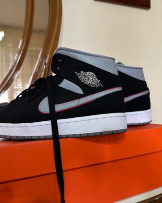 Nike Air Jordan 1 MID Eur 42 colore nero