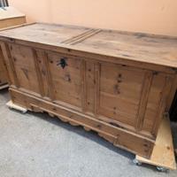 Cassapanca in cirmolo antica